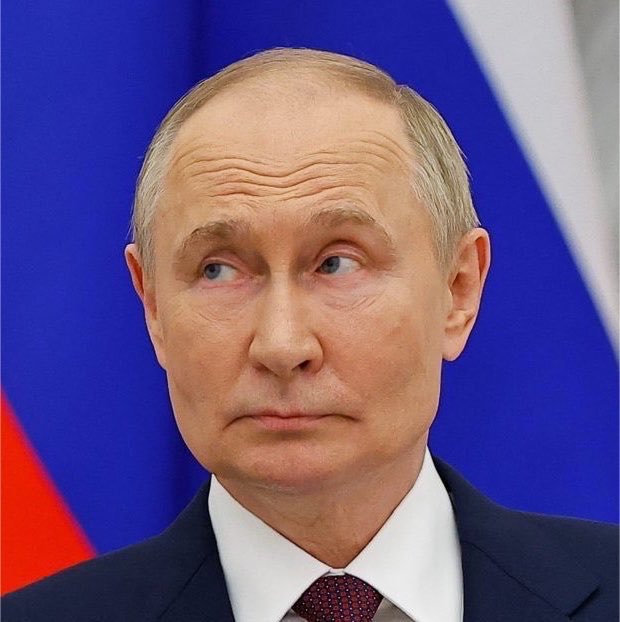 AmericaReloade's tweet photo. Tucker Carlson says Russia and China are the only two countries where political leaders are more powerful than business leaders. https://t.co/GnSfDMbR3S