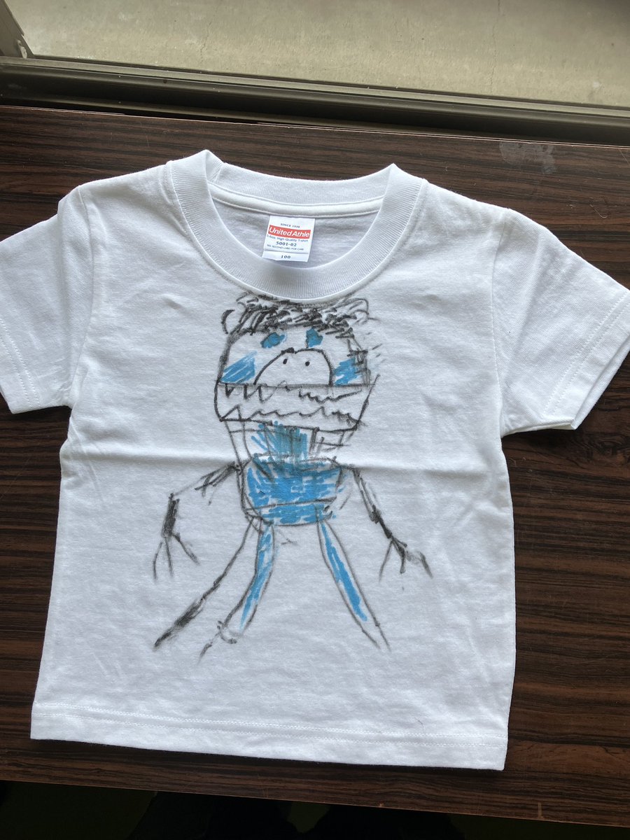 shokopenworks's tweet photo. 今日はアート制作のアシスタント
ひたすら鉛筆削って、新品のポスカをフリフリ
楽しかったー！
どの作品もかっこよすぎる✨

#障がい者アート
#エイブルアート
#大分県
#国東市 https://t.co/wbUZzMV5gT