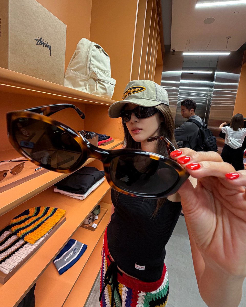 krungy21's tweet photo. Bangkok day 1 🇹🇭💕
See you at the show tonight!!! 🧡💙 
#Reprism #Fan-Con in #Bangkok #Thailand https://t.co/PFAx7FicAp
