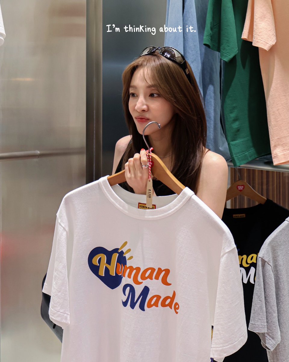 krungy21's tweet photo. Bangkok day 1 🇹🇭💕
See you at the show tonight!!! 🧡💙 
#Reprism #Fan-Con in #Bangkok #Thailand https://t.co/PFAx7FicAp