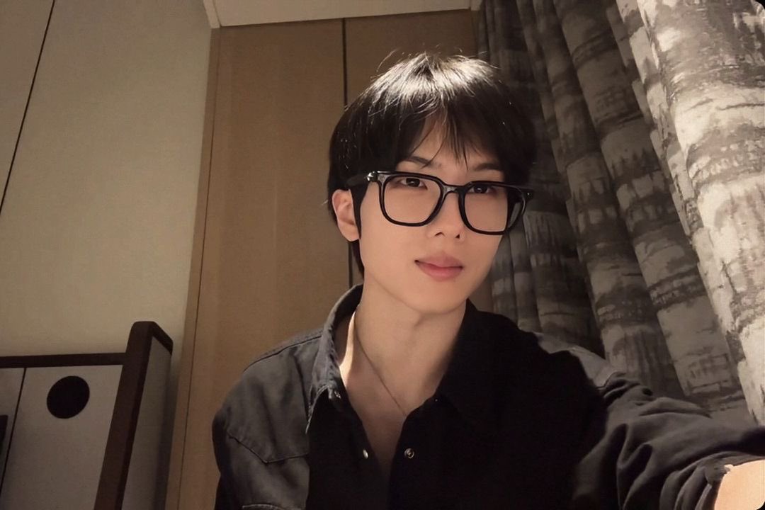 Haec0_'s tweet photo. 은은하게 보이는 목걸이 진짜좋음 https://t.co/N4Q0TMifLg
