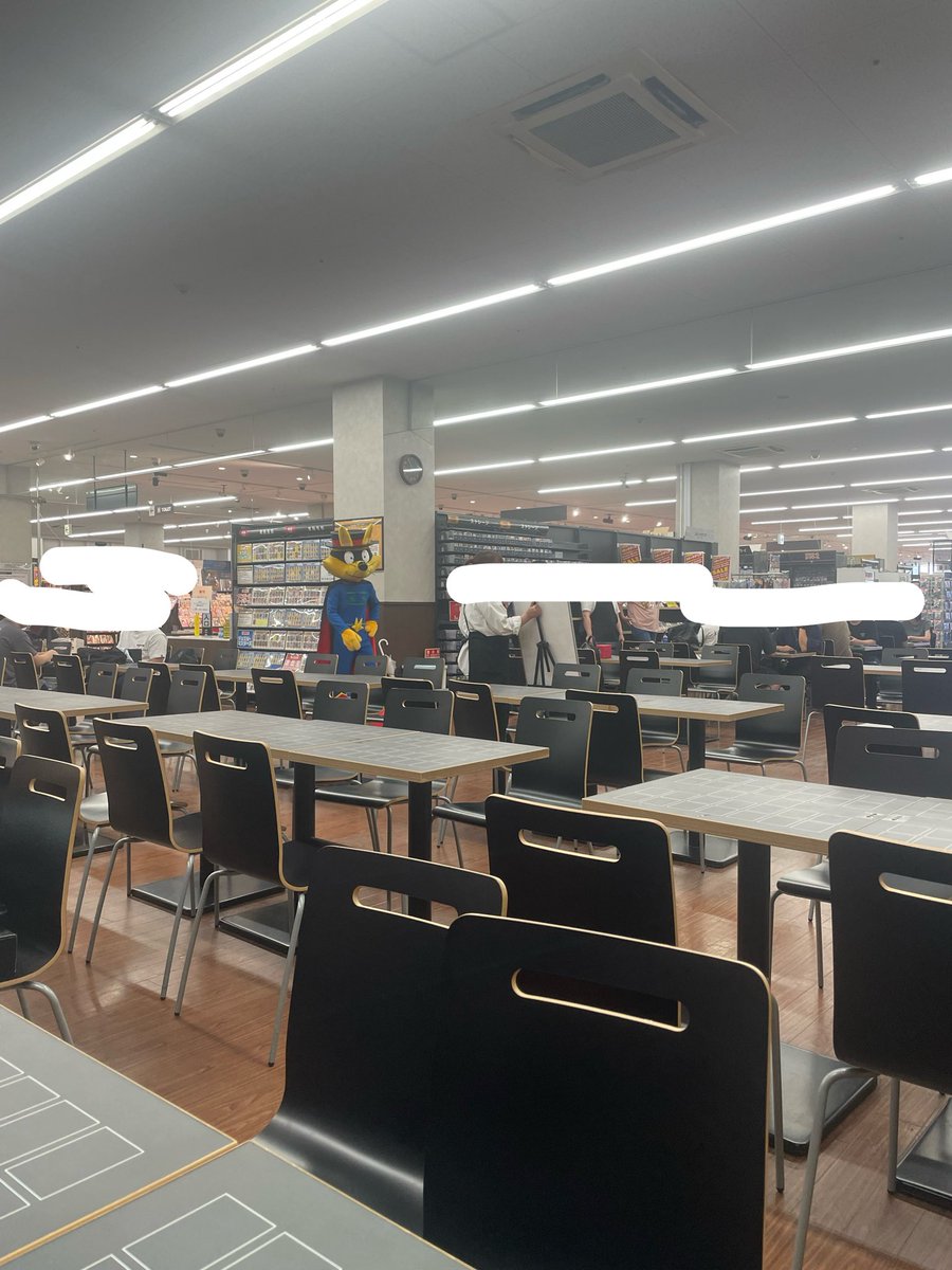 Sayu3syris73's tweet photo. は？スリーブ入れ替えしてる時にバカでかい音出したやばいやつ来たと思ったらゾロリでクソワロタ https://t.co/A4y8iMX7cx