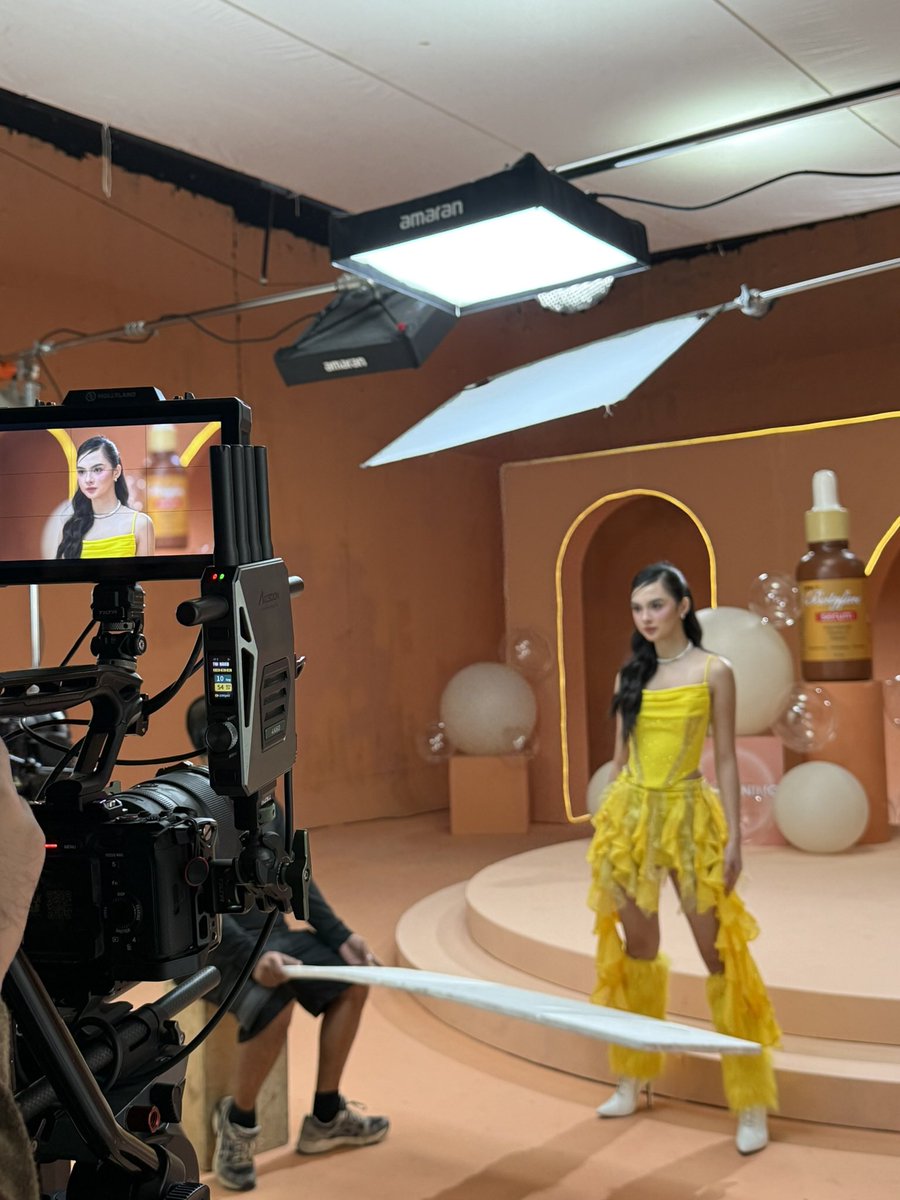 kakaimontinolaa's tweet photo. 🧡💛🤍 :) https://t.co/WR6m5F5KAE