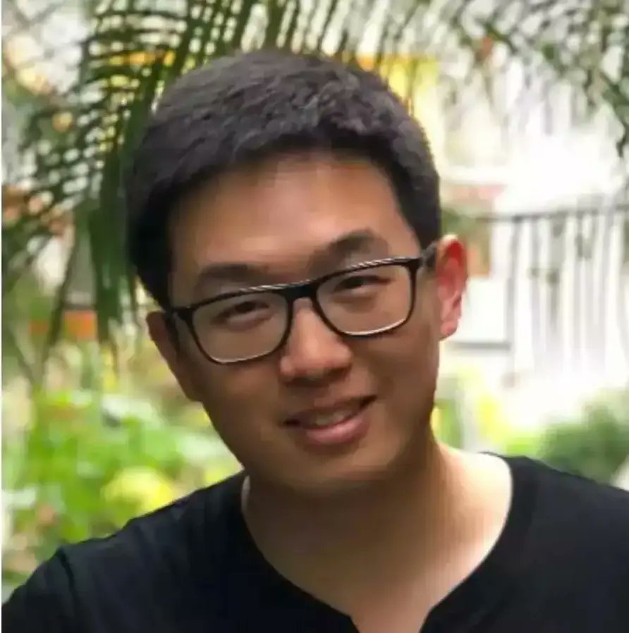 CryptoDoggyCN's tweet photo. 有钱真好！xai联合创始人，31岁的吴宇怀 7000万美元拿下加州豪宅

占地5万平方米，还有150人座位的露天圆形剧场

去年他刚花1200万美元买的房

吴出生于浙江建德，初中后转学到的加拿大 https://t.co/1fb2UncijJ
