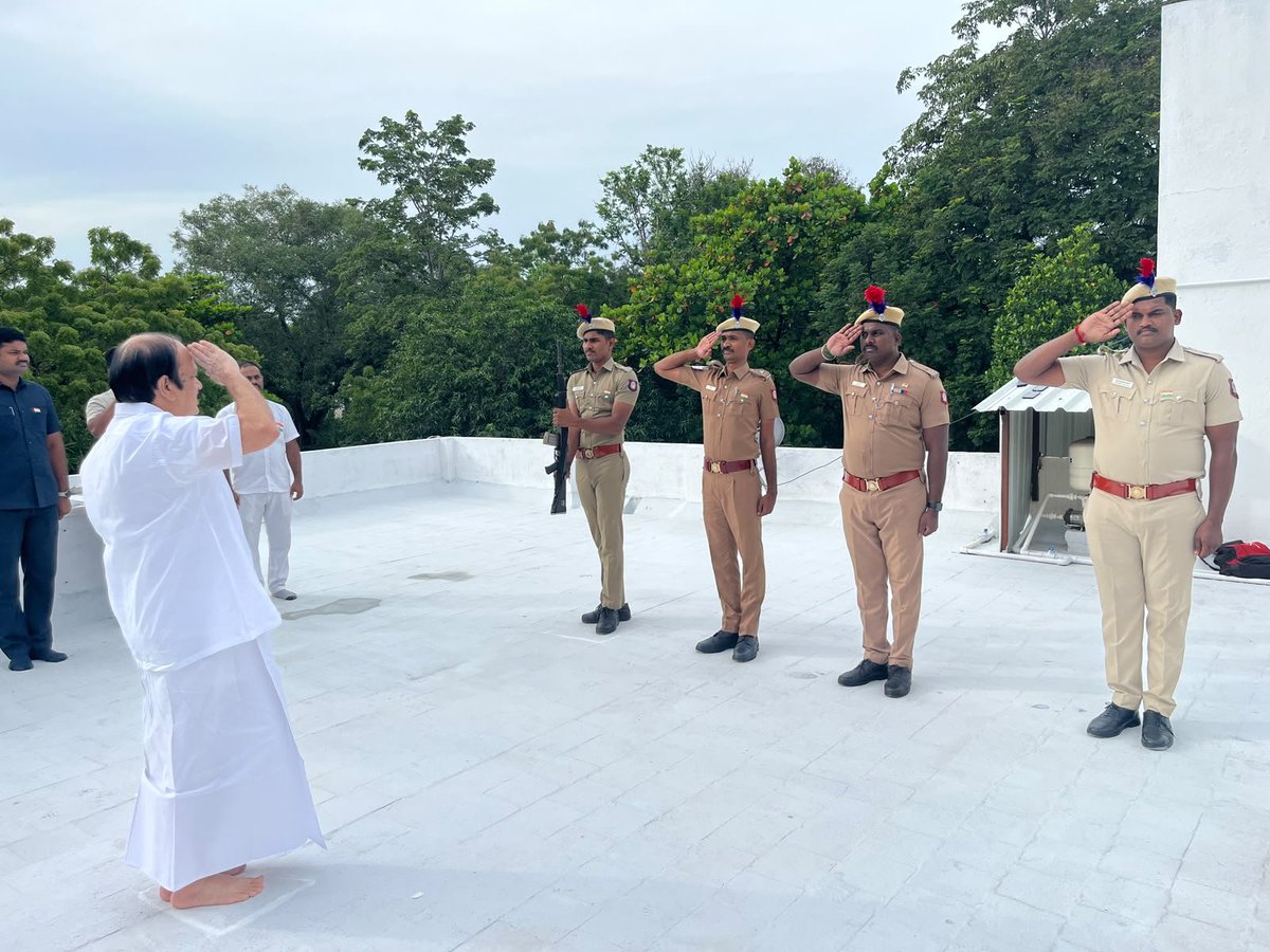 JCDPrabhakar's tweet photo. 🇮🇳 நாட்டின் 80-வது சுதந்திர தினம்! 🇮🇳

சுதந்திர தினத்தை முன்னிட்டு, எனது இல்லத்தில் தேசியக் கொடியை ஏற்றி, நம் தாய்நாட்டிற்காக உயிர்நீத்த தியாகிகளையும், சுதந்திரப் போராட்ட வீரர்களையும் நினைவுகூர்ந்து மரியாதை செலுத்தினேன்.

நாட்டின் ஒற்றுமை, இறையாண்மை மற்றும் ஜனநாயகத்தை காப்போம்.
இந்தியாவின் வளர்ச்சிக்கும் முன்னேற்றத்திற்கும் அனைவரும் ஒன்றிணைந்து பங்களிப்போம்.

சுதந்திர தின நல்வாழ்த்துகள்! 🇮🇳
ஜெய் ஹிந்த்!
 #JaiHind #80th_independenceday #Aug15 #JcdPrabhakar #JCD #Speaker