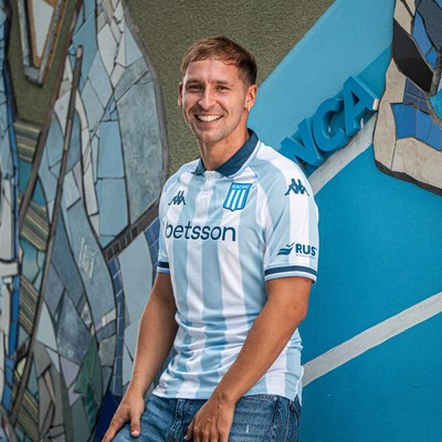 RacingPedia_'s tweet photo. Este burro tiene la 10 de Racing https://t.co/HclRpDt30h