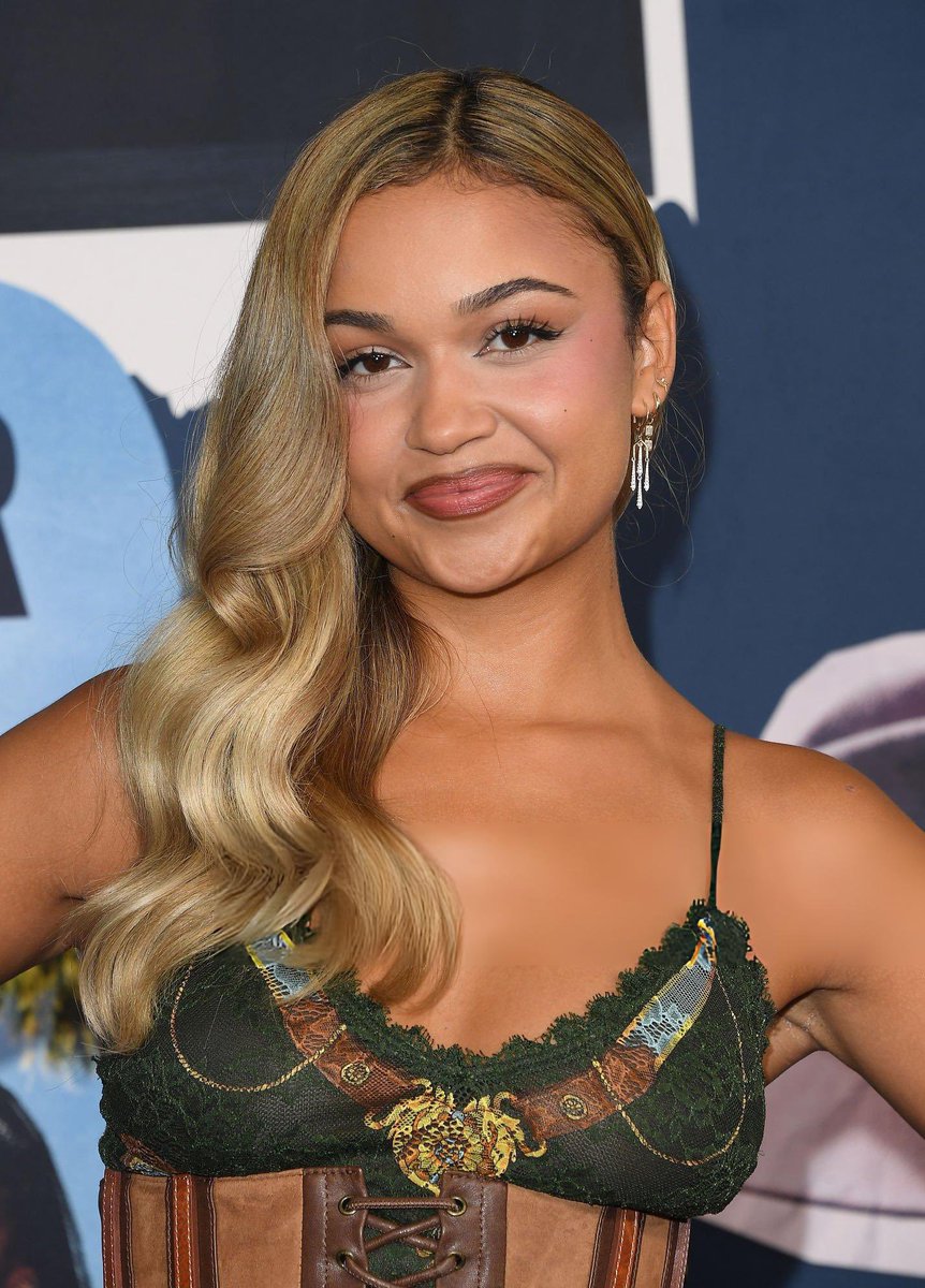 AestheticCraves's tweet photo. Madison Bailey stuns at the Netflix’s End of Summer Bash. 📷 https://t.co/AFgUKeRgwD