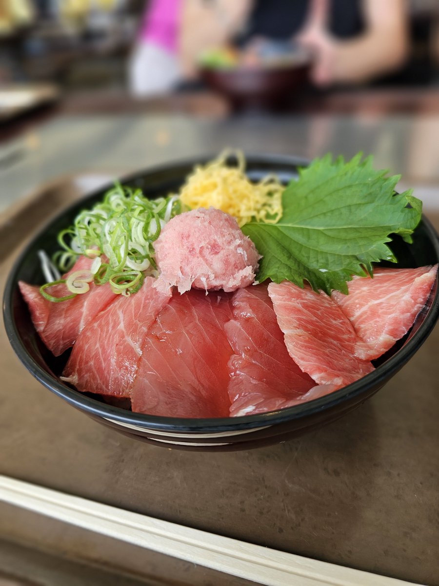 o_e_uia's tweet photo. 2700円したマグロ三種丼うまい https://t.co/PRNHIC4JNO