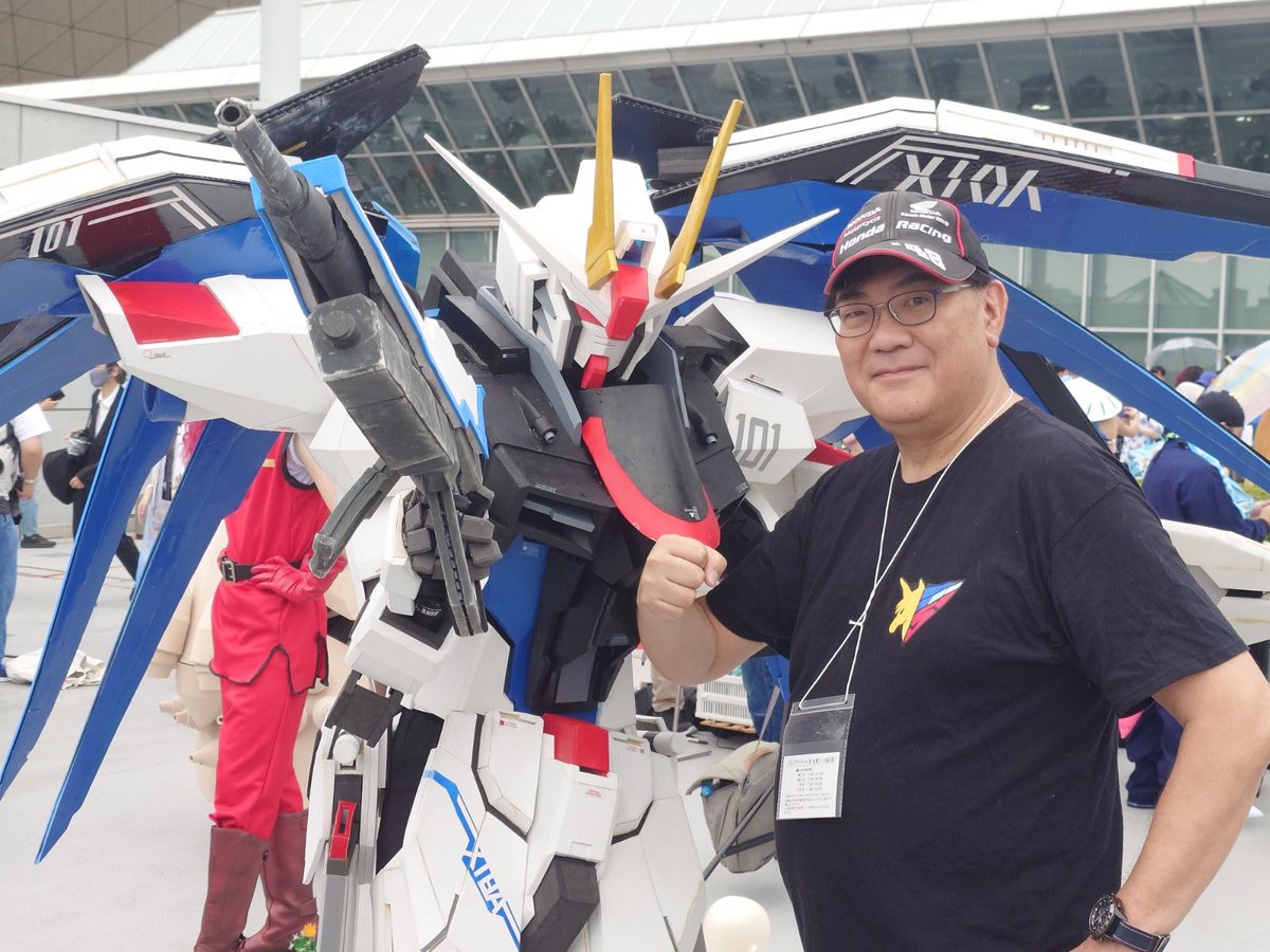 fukuda320's tweet photo. FREEDOM GUNDAMさんと2ショットしました！ https://t.co/IWNRo8fIw1