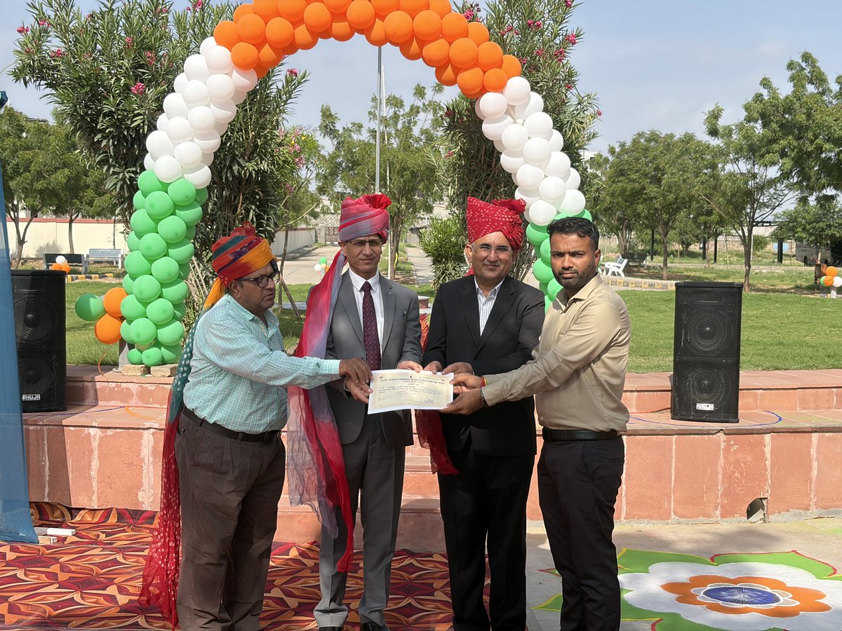 swaroop8290's tweet photo. 🇮🇳🇮🇳15 August 2026🇮🇳🇮🇳
Honour from Dr. Anoop singh gurjar (Principal Medical College Barmer)
Dr. Hanuman Choudhary (PMO Barmer)
Dr. Arvind Kishore Chandora (Ad. Principal GMC Barmer) https://t.co/EkZKLwfcEF