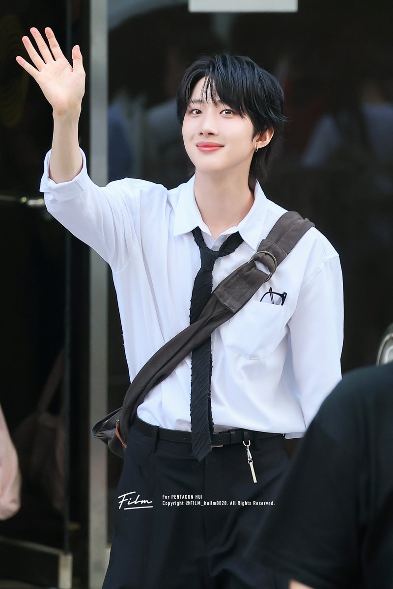 FILM_huilm0828's tweet photo. 260731 뮤직뱅크 퇴근

#후이 #HUI #フイ
#펜타곤 #PENTAGON #ペンタゴン
#이회택 #LEEHOETAEK https://t.co/5jf9Lw3sts