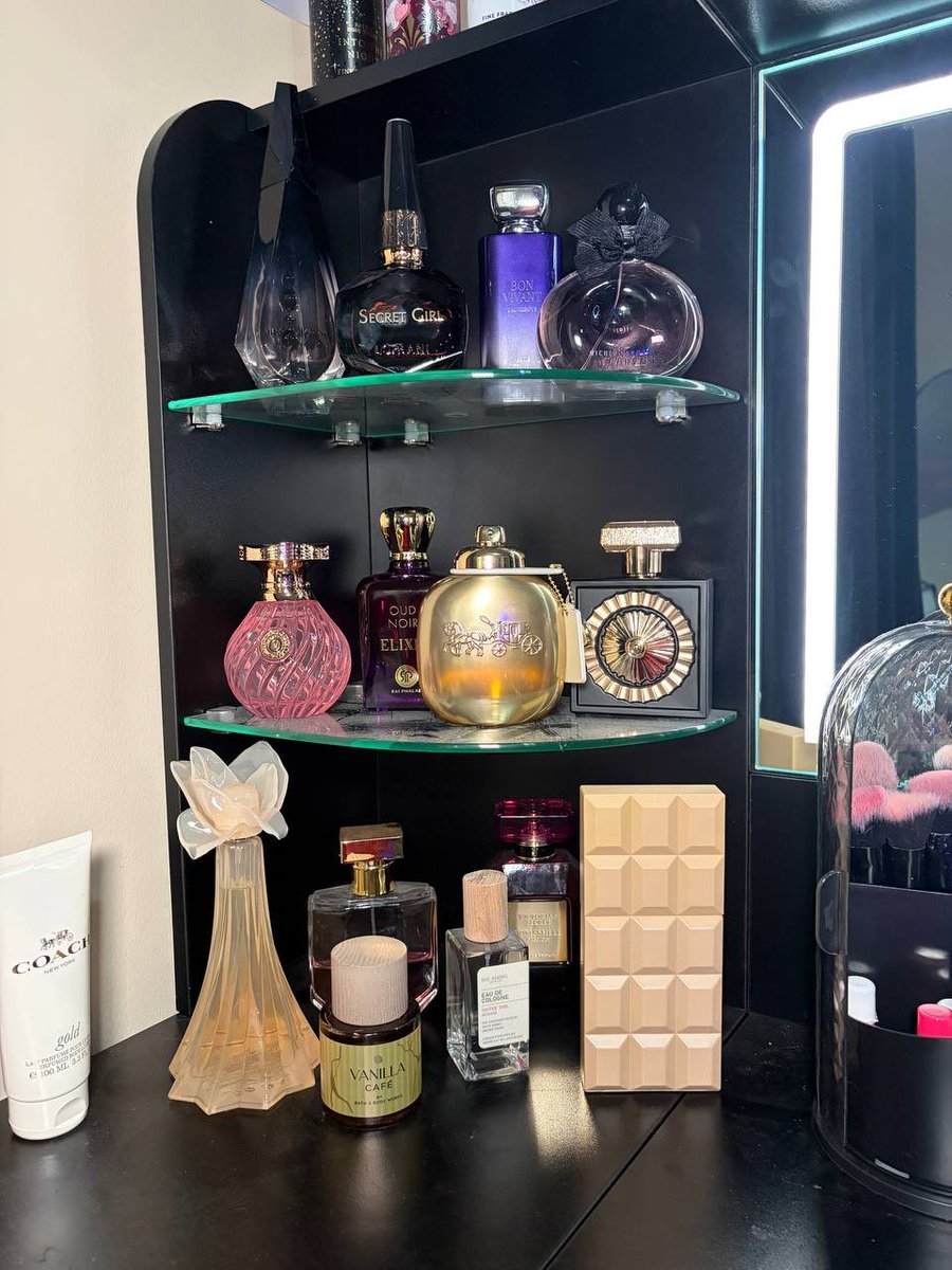 eudorapine's tweet photo. obsessed with smelling good https://t.co/SA82LUacIA