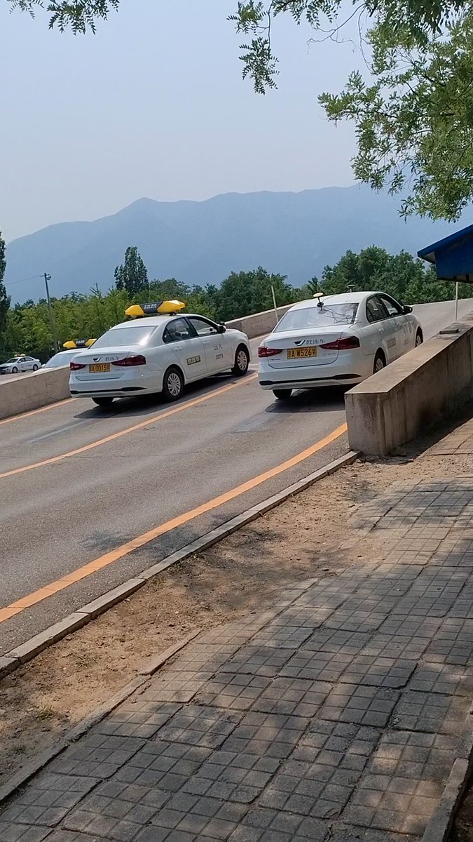 ClKimbrough's tweet photo. Just nailed my first parallel parking today after 3 hours of sweating it out with my coach! Driving’s way trickier than it looks but so rewarding when you get it right https://t.co/mbHKIwbrWu