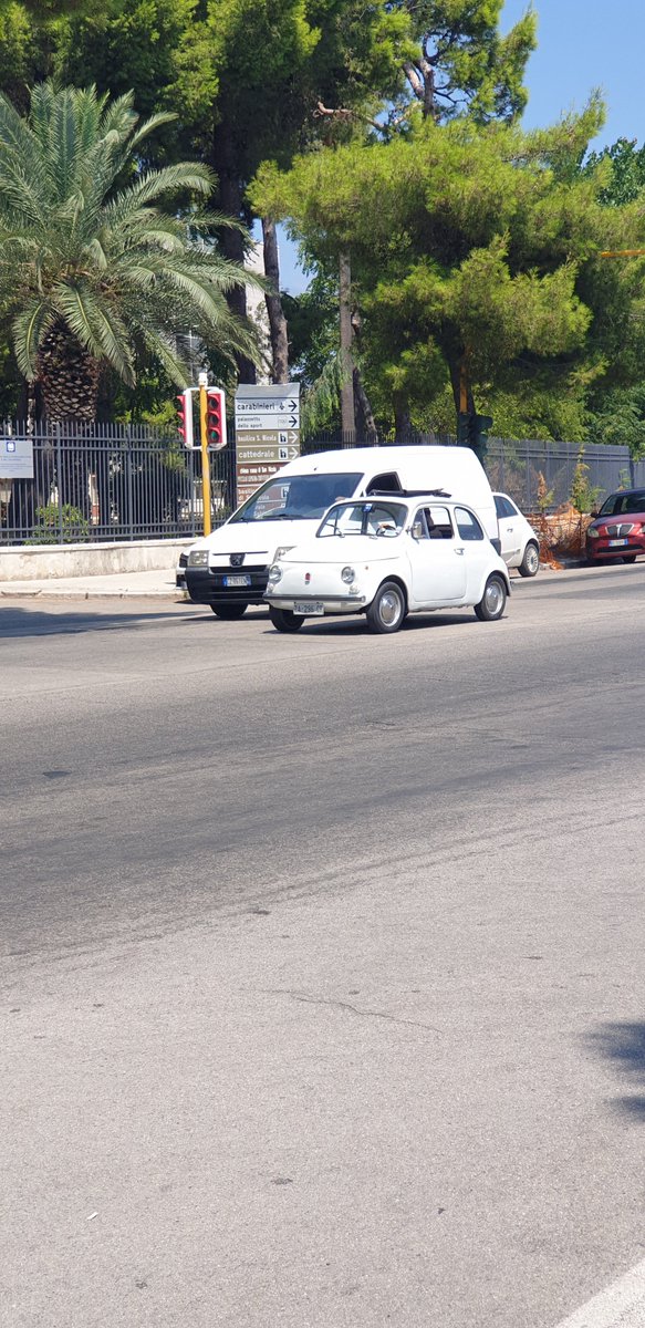 AM_editorTimR's tweet photo. Couple of Italian classics spotted while exploring the Puglia region. Daughter thinks that 500 would be ideal 1st car. https://t.co/s4Se5TVRX1
