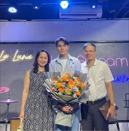 thuy__15's tweet photo. เรียกร้องความเป็นธรรมให้กับนักศึกษาหญิงปี 2007 กรณี: เมื่อวันที่ 30 พฤษภาคม 2568 นายเหงียน ซี กวง ขับรถยนต์ BMW X3 สีดำ ก่อให้เกิดอุบัติเหตุบนถนนเหงียน ฮุย ตู เขตไฮบาจุง กรุงฮานอย (ปัจจุบัน) ส่งผลให้โด ง็อก ฟอง ถวี นักศึกษาหญิงที่เกิดในปี 2550 เสียชีวิต แม้จะผ่านไปหนึ่งปีแล้ว แต่ https://t.co/cyaySgrvDz