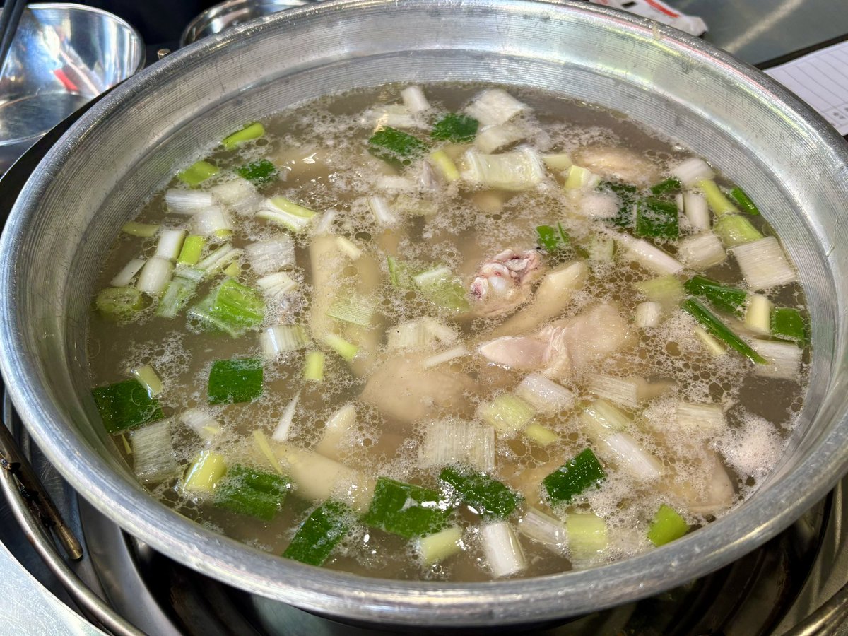 boobite_'s tweet photo. 할모니 닭한마리 주시구 흐드드드 떡사리도 주세요 https://t.co/I04w6iRyvY