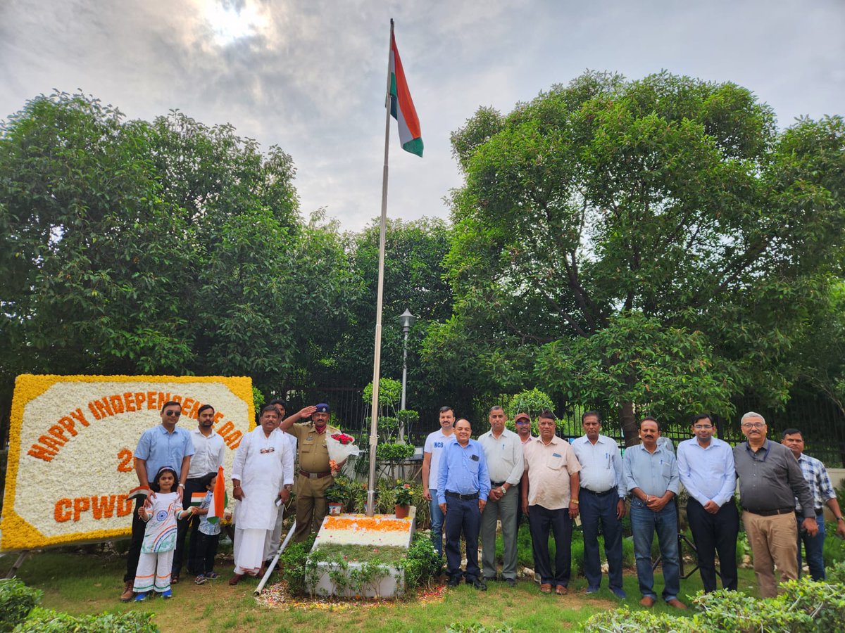 CBCJaipur's tweet photo. स्वतंत्रता दिवस के महापर्व पर केंद्रीय सदन परिसर, विद्याधर नगर, जयपुर में @PIBJaipur एवं @CBCJaipur के निदेशक श्री अनुभव बैरवा ने ध्वजारोहण किया।

#Plant4Mother #IndependenceDay #IndependenceDay2026 #IndiaIndependenceDay #IndiaAt80 https://t.co/DUonJec8GK