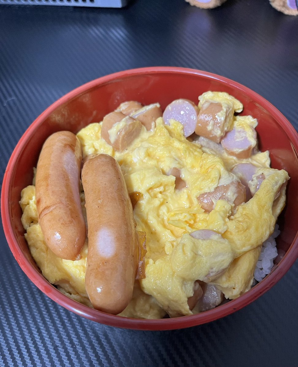 tapioxx's tweet photo. 真似して作ってみた
こういつ雑な飯がいっちゃんうめぇや

『クイヤ』について語りながらソーセージ卵ごはんを食べる布団ちゃん【2026/8/14】 https://t.co/PpFg5BTCiy @YouTubeより https://t.co/eRlx41KEcY