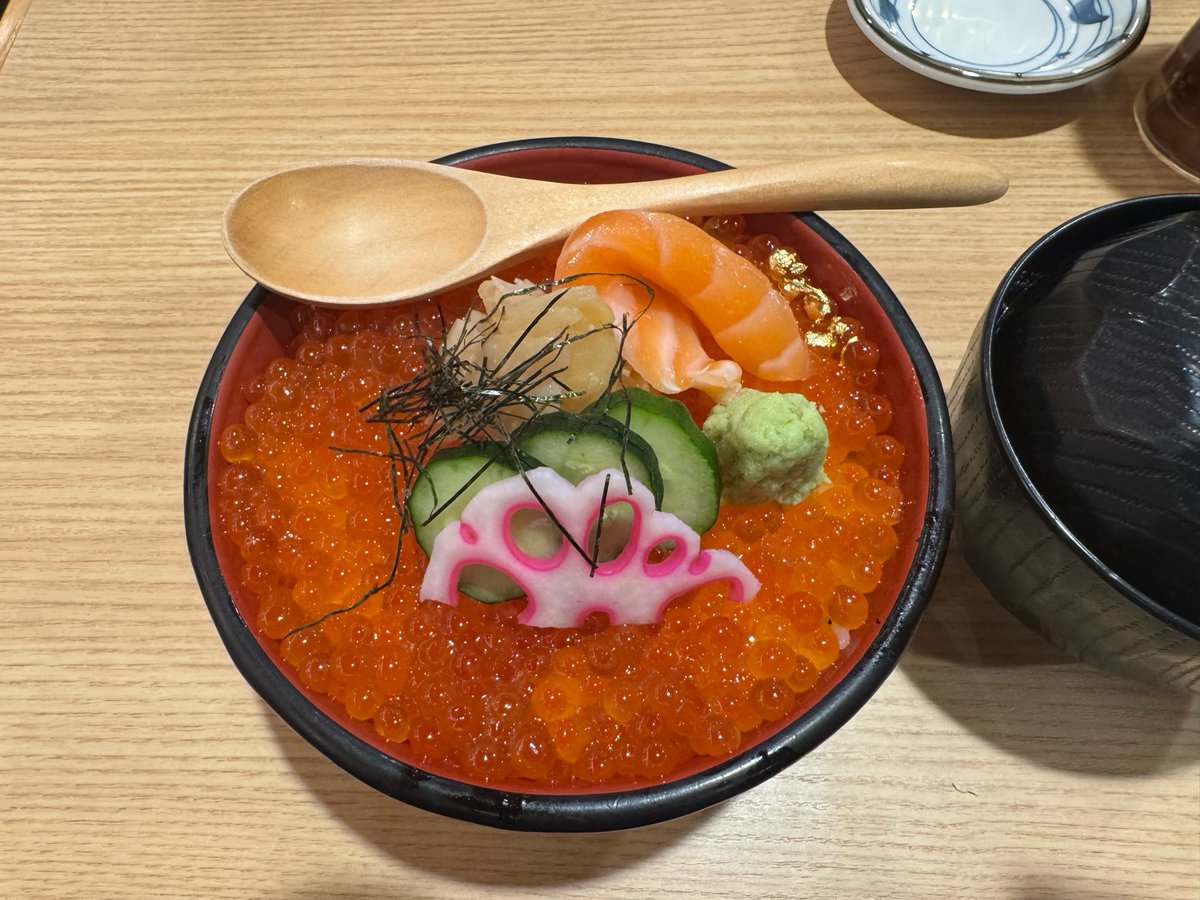 nanaya1206's tweet photo. 朝から市場行って朝食食べて、その後移動して聖地で温泉入ったり稲荷神社行ったり充実した金沢旅行(✌'ω' ✌) https://t.co/76e29IUjwv