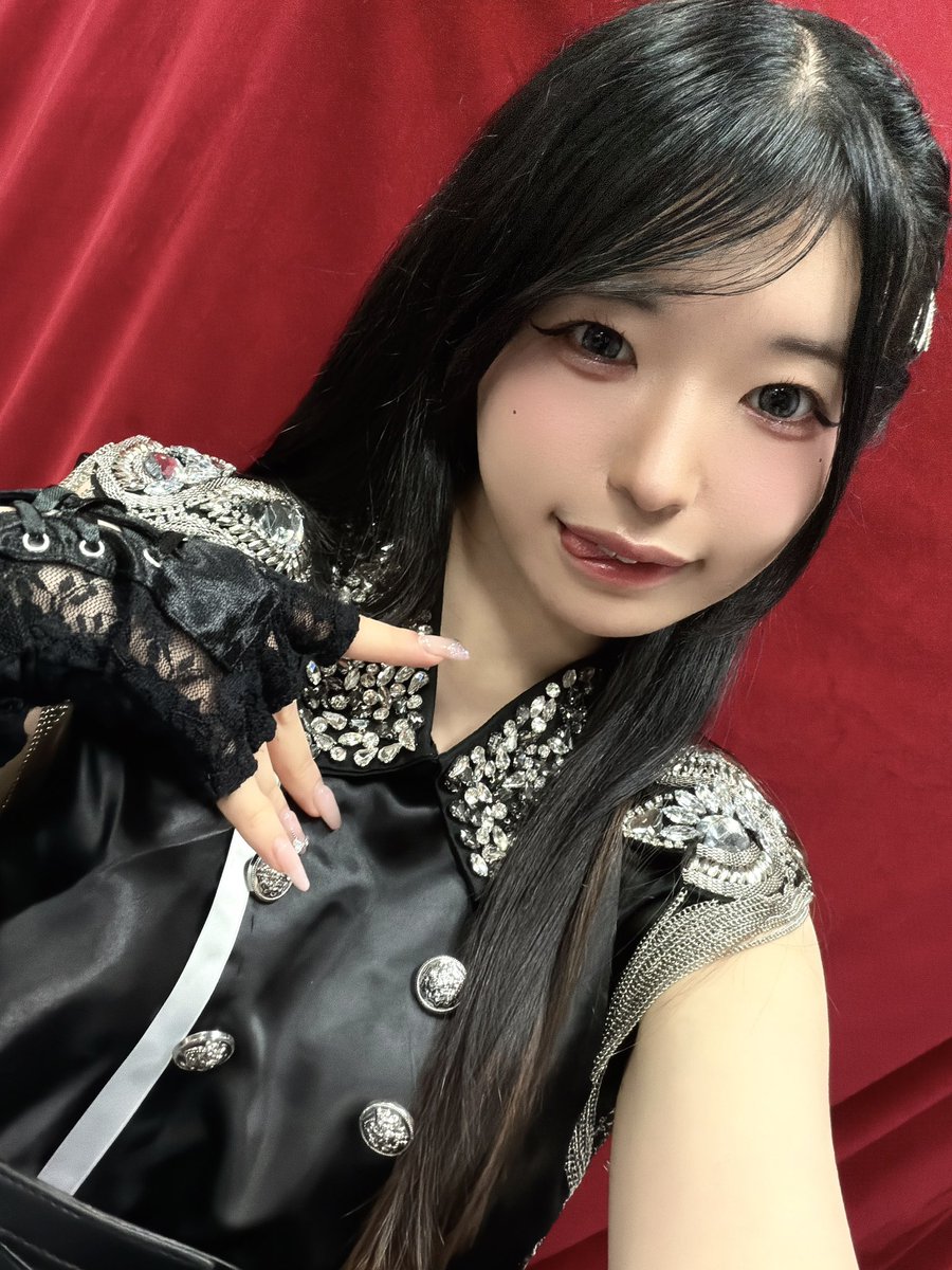 momokyun_rion's tweet photo. 🎶20260815🎶

CØMPLEXØNE1周年ステージ
ありがとうございました🥀✧

MCなしノンストップ、痺れてくれましたか？

魂を燃やし尽くせるこの場所が本当に大好きです、宝物です
CØMPLEXØNEを愛してくれてありがとう！

私たちと貴方と、最後まで走り抜きましょう❤️‍🔥
感想たくさんたくさん、ください♡ https://t.co/TNwDvRf7V7