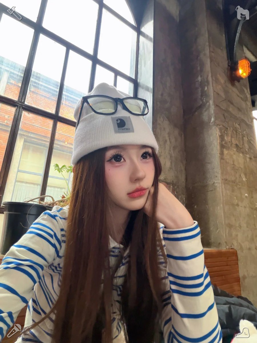 AmbruzElect's tweet photo. Her father escorted her along the aisle, and when they arrived at the oak tree, he planted a gentle kiss on her cheek. “I’m so proud of you,” he whispered, “I regret not being around when you needed me, but I’m here today, and I won’t ever leave your side again.” 🎒 A bac https://t.co/Lz8VXCXxGh