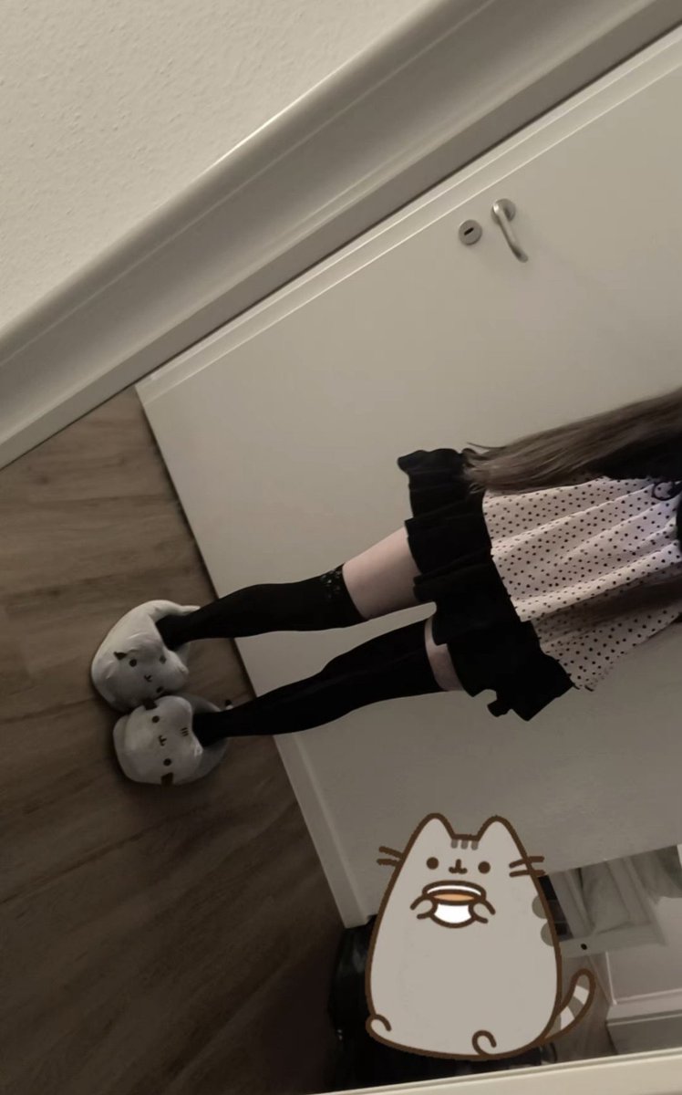 evielixi's tweet photo. Hi who wants to buy me headless, not for free ofc :3 #roblox #spoilme #nsfwtwt #cnc #egirl https://t.co/IMhyUOxkqa