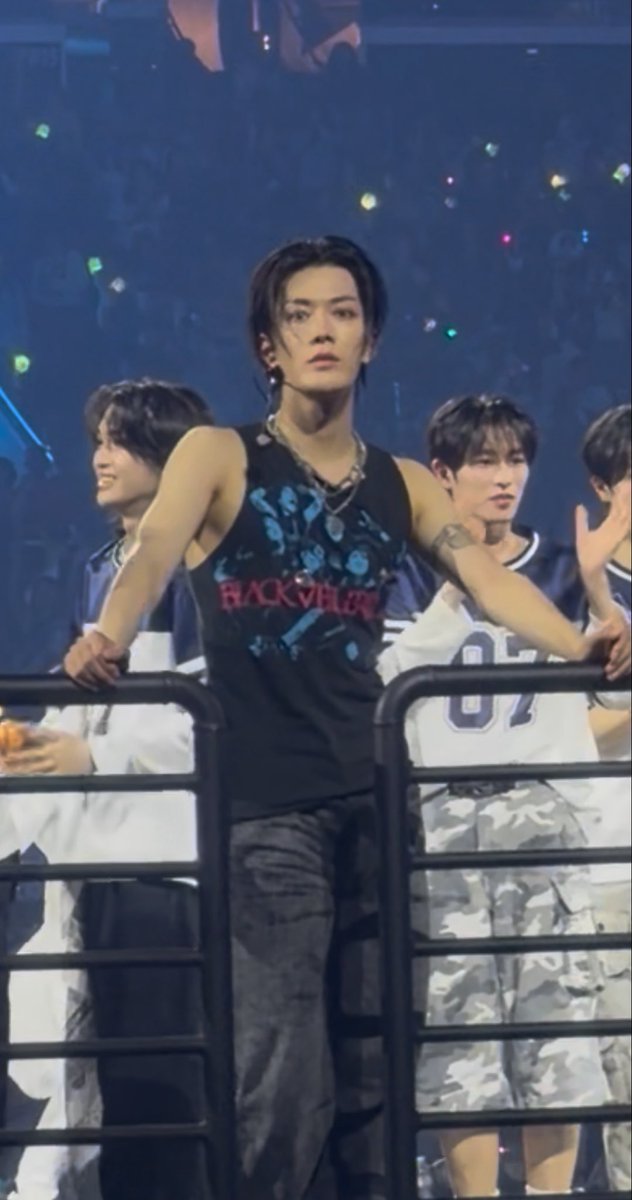 yutalisa's tweet photo. the annual yuta point of approval 🫵 https://t.co/wW00XTAOPG