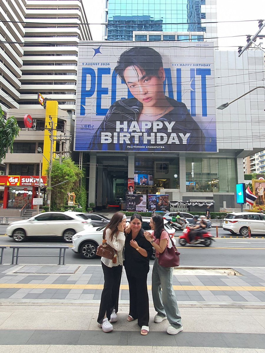 Mamhai_n's tweet photo. ไปเก็บโปรเจคที่ตึกเมื่อวันเสาร์ที่แล้ว วันเสาร์ไม่มีคนทำงานก็เลยลั้ลล้ากันสุดๆ 1ปีกว่าจะได้เจอกัน ตั้งแต่เฮียพามาเจอเพื่อนติ่ง ชีวิตชั้นก็ไม่เหมือนเดิมอีกต่อไป🤣 เพราะยิ้มได้กว้างที่สุด มีความสุขที่สุด และหยุมหัวกับชะนีตลอดไป Love Love 
@NatChatbongkote 
@Blackswan2324 
ขอบคุณน้าเฮีย
#เป๊กผลิตโชค
#PeckPaLitChoke