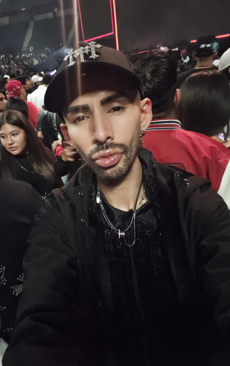 DramaQueenRemix's tweet photo. Se dio todo en el concierto de #Arcangel 🖤❤️🔥 3 PERRAS HORAS NOS REGALO DE SHOW #LaMaravilla 🖤 Un grande de la vieja escuela del #Reggaeton 🖤 #PapiArca #CDMX #México #PalacioDeLosDeportes 🖤 ARTISTA GRANDE 🙏 https://t.co/amfN93VGLf