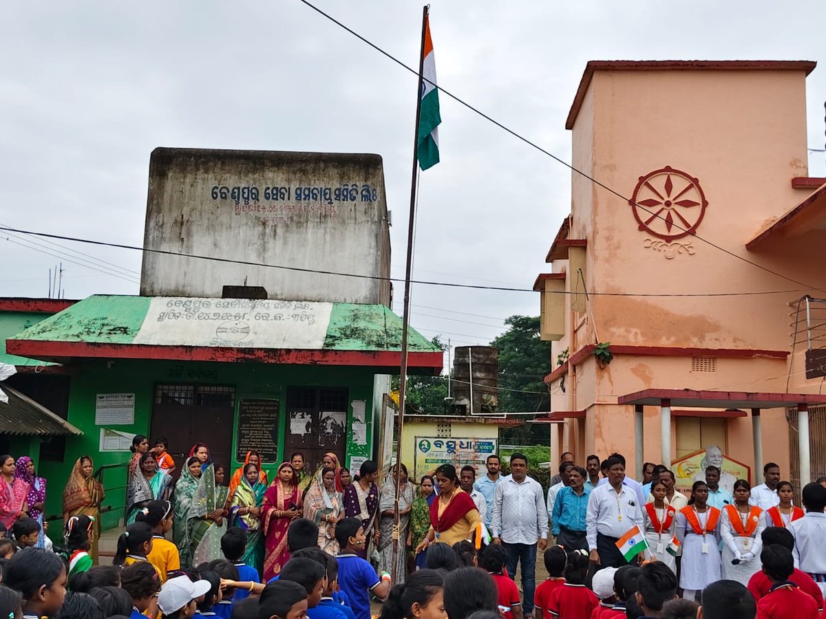 BDO_Balianta's tweet photo. 🇮🇳 80th Independence Day Celebrations across different Gram Panchayats of Balianta Block!

National Flag hoisting celebrated with patriotic spirit and enthusiasm.

Jai Hind! 🇮🇳 @DMKhordha
@PRDeptOdisha @CMO_Odisha
#IndependenceDay #Balianta #Tiranga #JaiHind https://t.co/qRWfFBdtoC