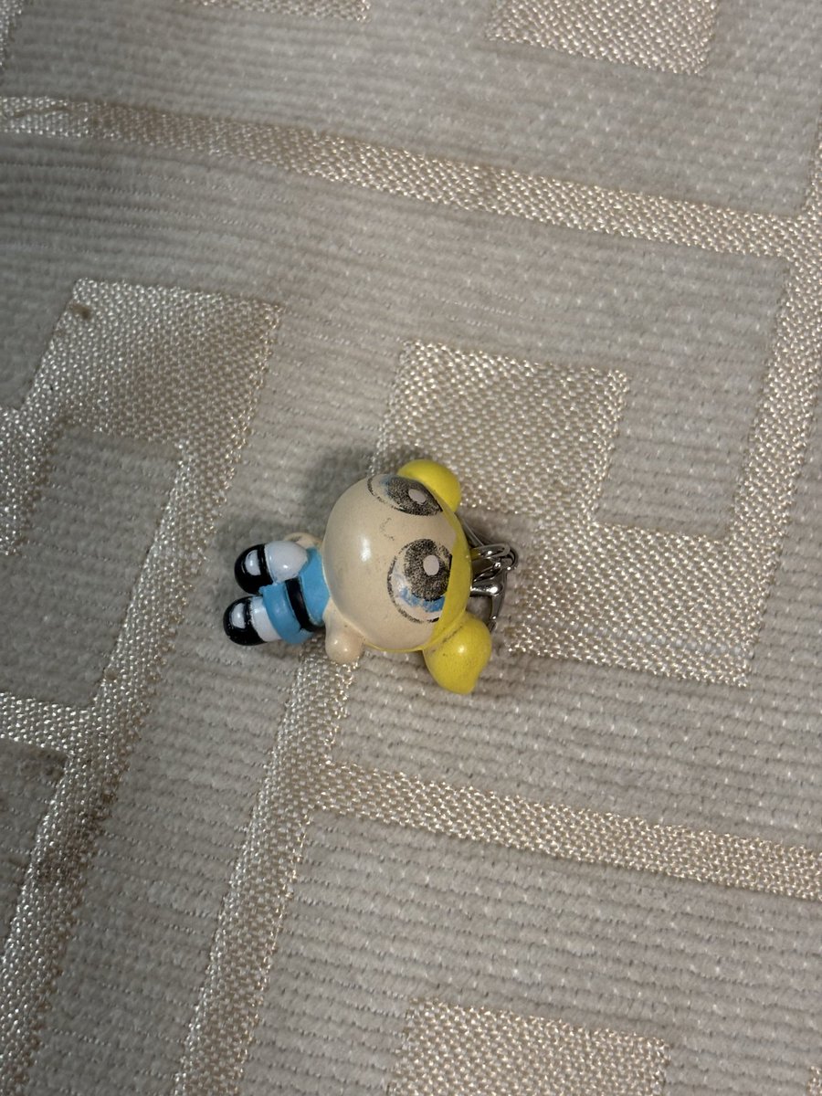 ururu_garuru's tweet photo. 鍵につけてたバブルスが薄れていく…
バブルスかスティッチ探しの旅にでます https://t.co/DOlVPJIvtD
