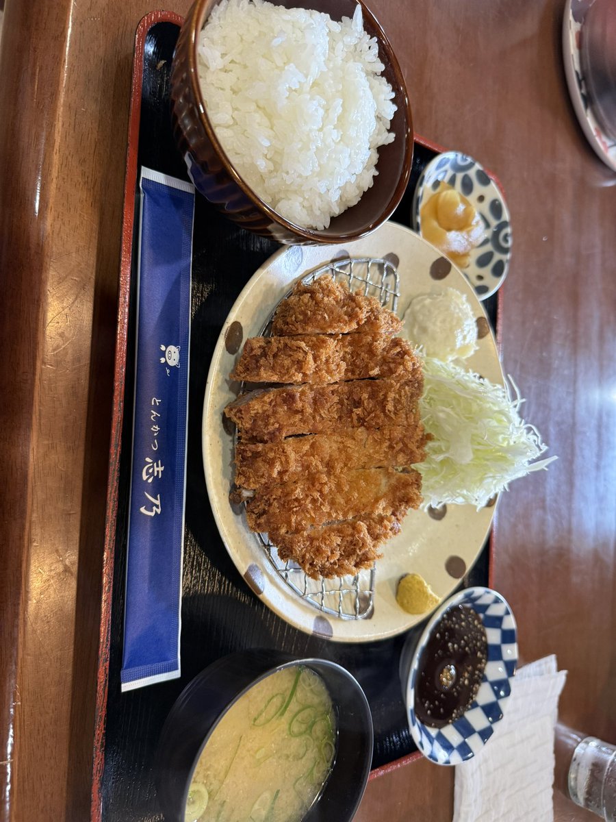 Saorikitten's tweet photo. トンカツ食べた･･･
巨人軍が行きつけにしてると言うトンカツ屋に行ってきた
上トンカツを食べてきたが、若干スジが入ってて食いづらかったがまあまあ美味かった･･･
最近行く所少なくなってきたな･･･宮崎グルメ踏破も近いね｢(´へ｀;ｳｰﾑ https://t.co/SkBX2iesor