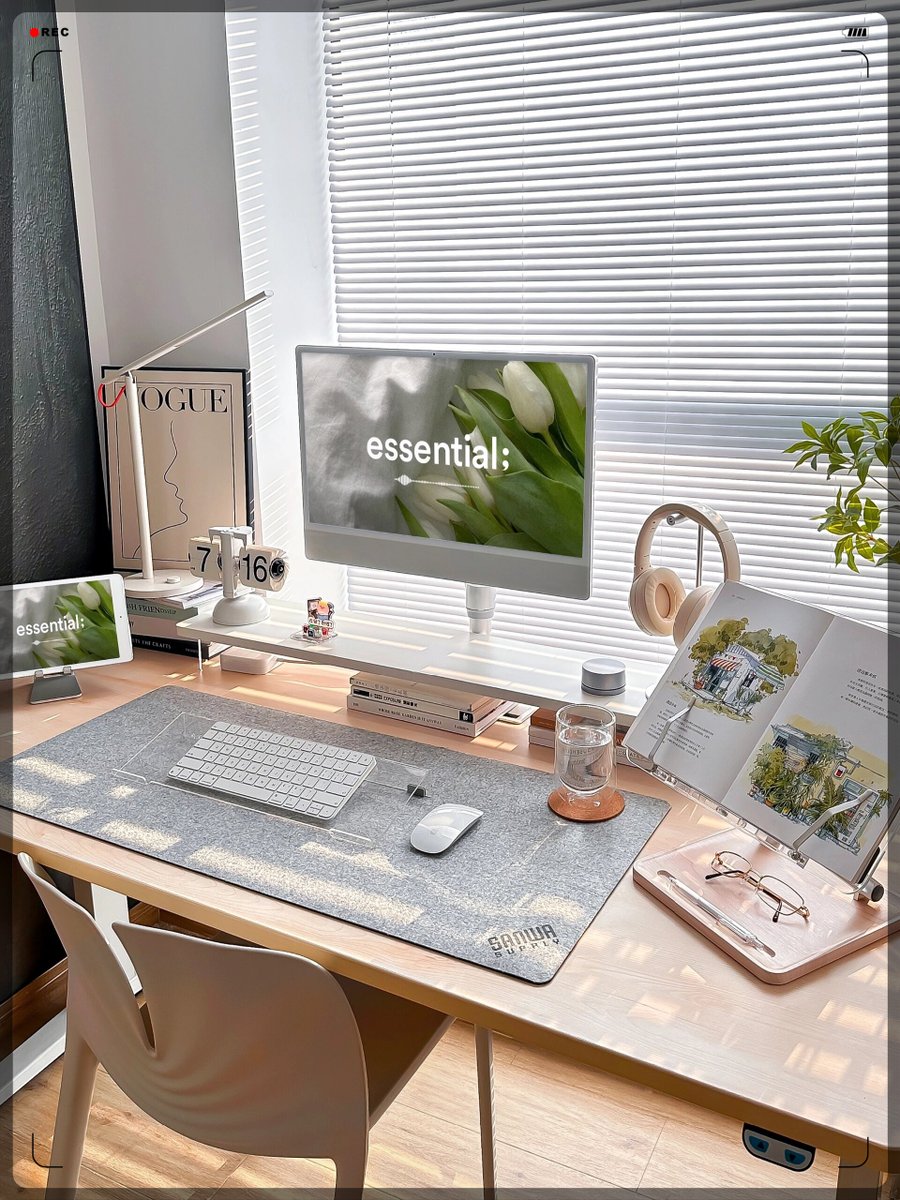 ManglaRonit's tweet photo. A tidy desk = a tidy mind  Start your workday with this minimal setup – no clutter, no stress, just focus on what matters. Who’s updating their desk this week https://t.co/8fK71NQs21
