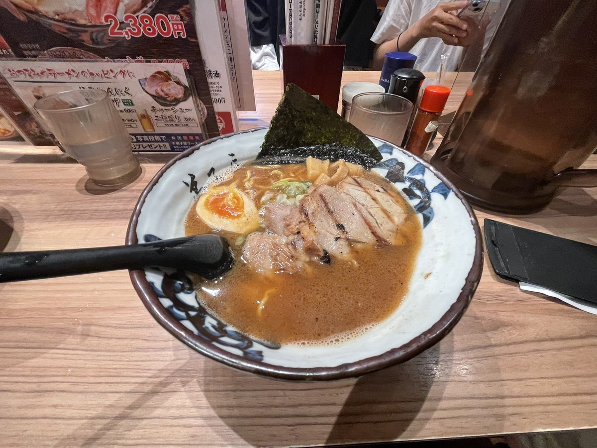 submizuna's tweet photo. 最近の写真で疑問に思った人いるかもだけど通常カメラじゃなくて0.5～0.9倍の広角カメラで撮ってるのには深ーい訳があります。

通常カメラのピントが合わなくなった(壊れた https://t.co/iewLnRTeyr