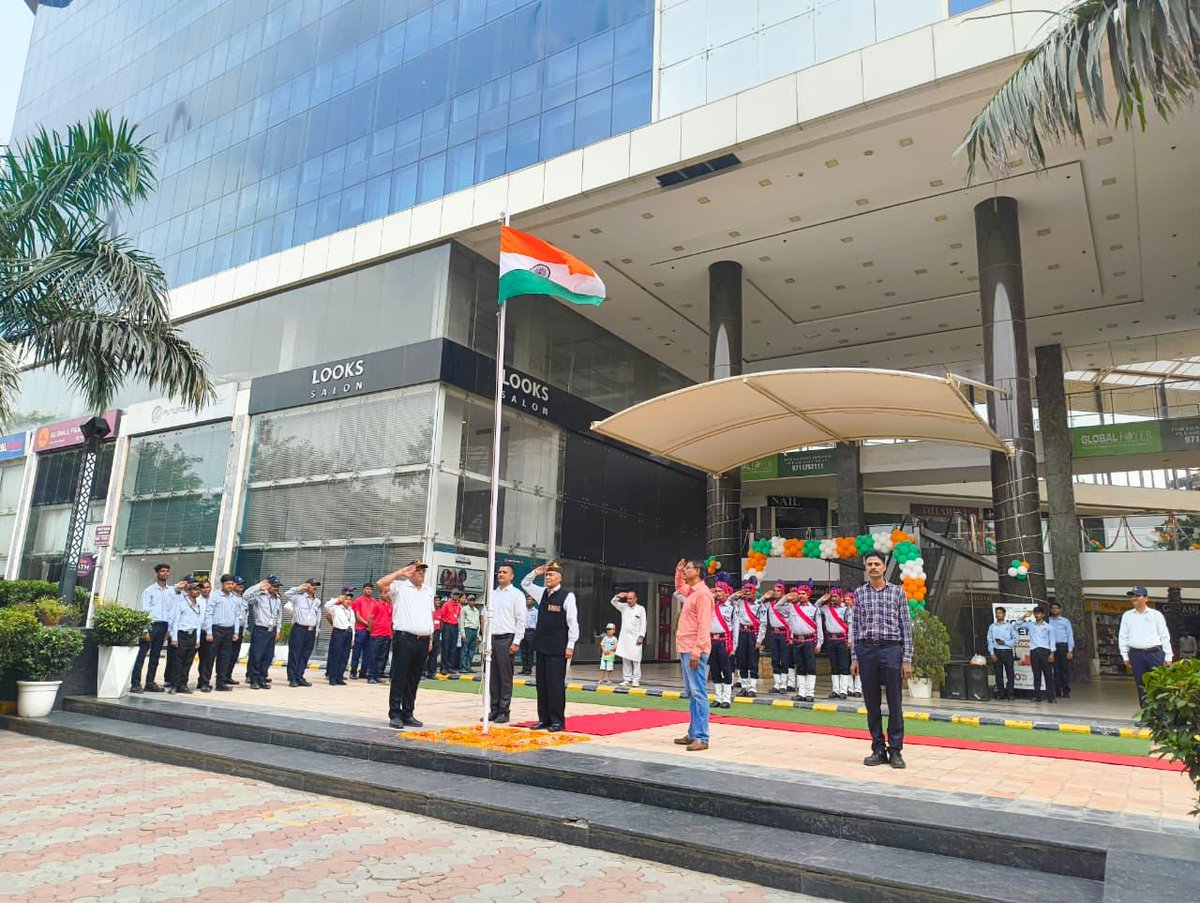GlobalFoyer's tweet photo. 🇮🇳 The colours of our nation, the pride in our hearts, and the joy of celebrating together! Global Foyer was filled with the true spirit of Independence Day. ❤️🤍💚

#IndependenceDay #GlobalFoyer #PalamVihar #Gurugram #ProudIndian https://t.co/lLJK2Y7XFs
