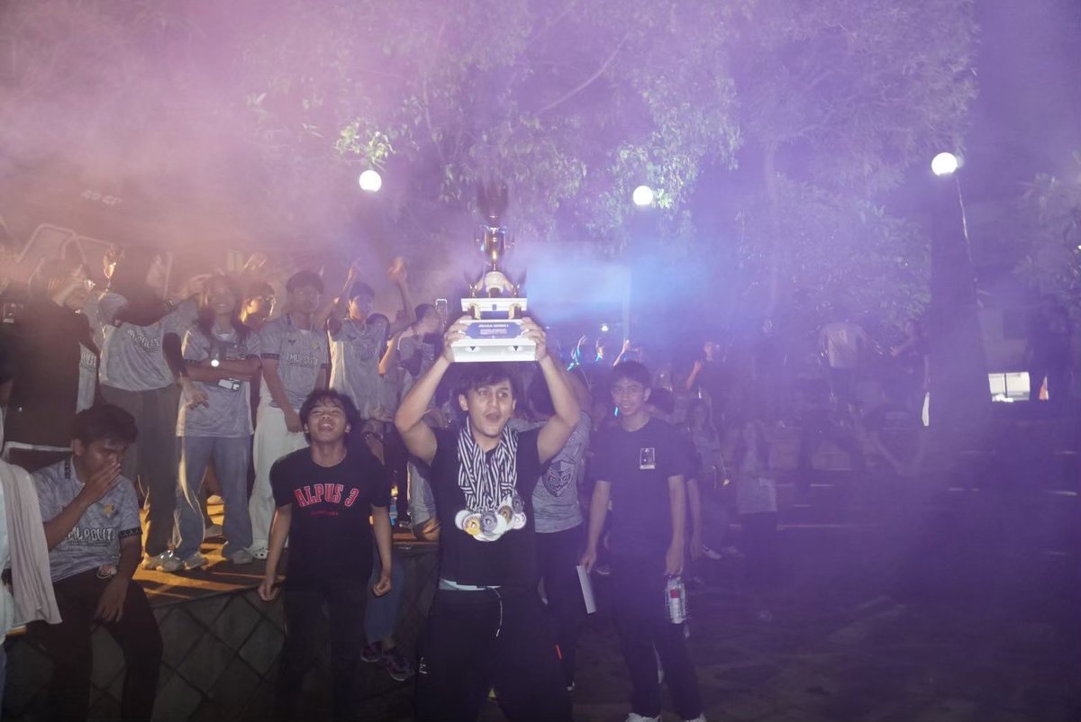 keeiwraa's tweet photo. LAST!!! ini dia rangkaian yang terakhir dari Olimfis yang menurut aku seru BGT BGT juga <3 CLOSING CEREMONY!!! kalo di opening semuanya adu supporteran, di closing kita #damai ✌🏻 alias isinya akan ada mini operet juga, pengumuman, dan ditutup dengan penutupan yang SERUBGT ♥️ #Yay https://t.co/sU10U9GMbB