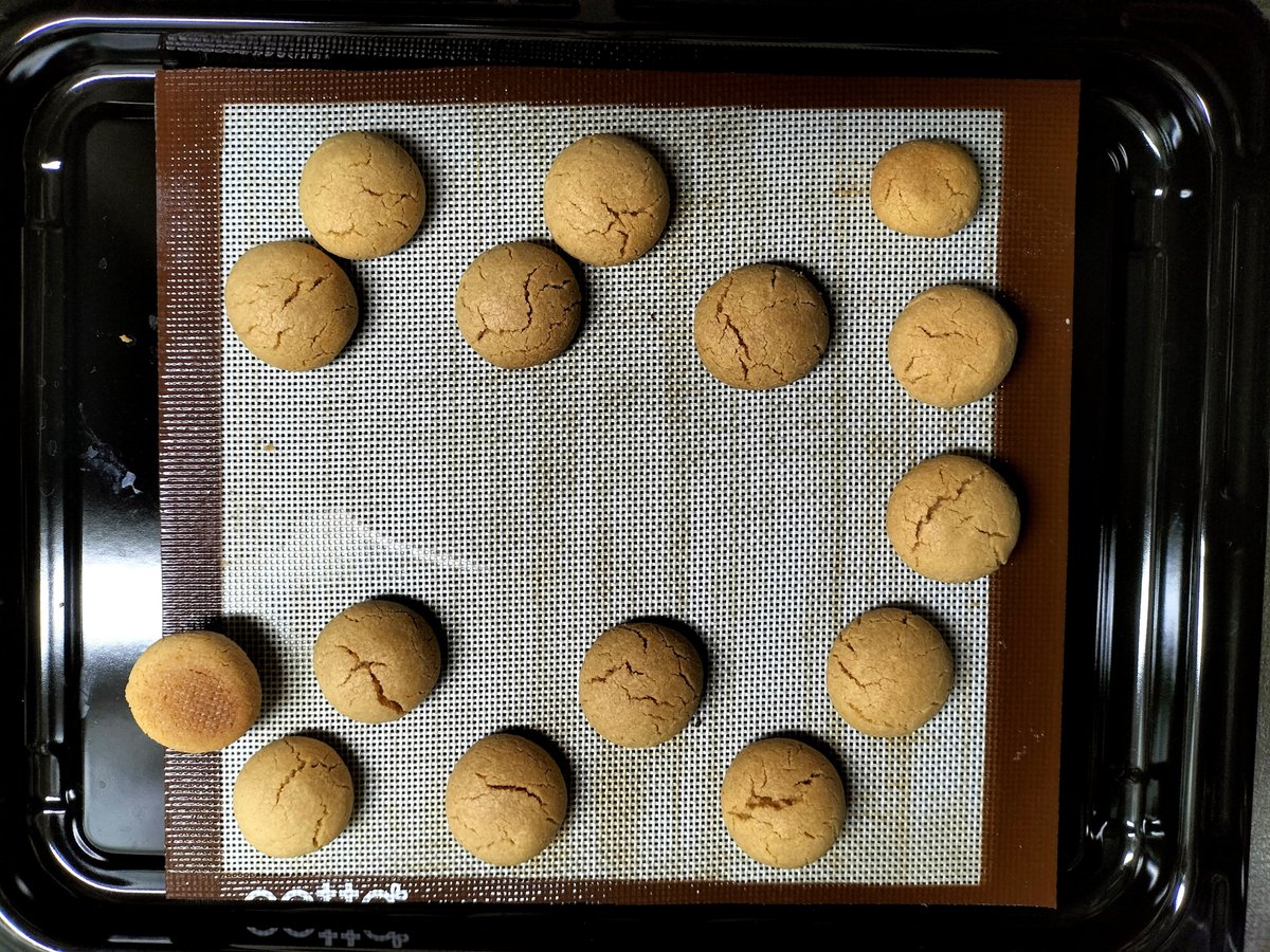 coi_san's tweet photo. きな粉の賞味期限は切れている😅
スノーボールのレシピはこちら

さくほろすぎる、きなこ好きの✨きなこのクッキー https://t.co/LbOou24lo8 https://t.co/XlymeG3DPY
