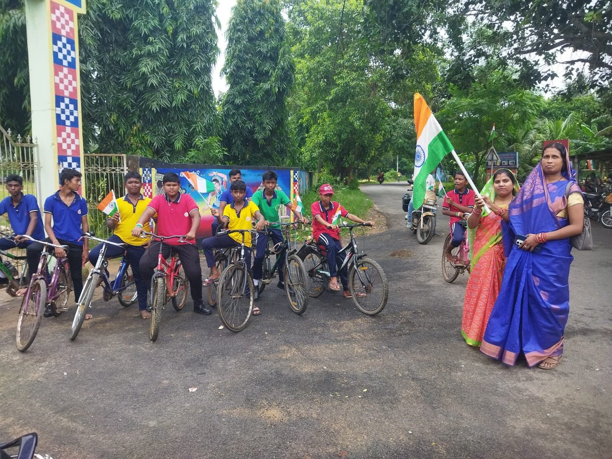 BDO_Balianta's tweet photo. 🚴‍♀️🇮🇳 Cycle Rally for Independence Day 🇮🇳🚴‍♂️

Cycle rallies were organised across different Gram Panchayats under Balianta Block to spread the spirit of patriotism and celebrate the 80th Independence Day.
#IndependenceDay #BaliantaBlock #CycleRally #HarGharTiranga @dmkhordha https://t.co/vJW3YDY6zn