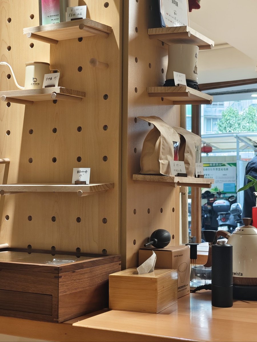 Phishylucas's tweet photo. Just tried the new zero-waste coffee shop in downtown! Their honey oat latte is next-level, no single-use cups, and the barista even remembered my order on the first visit. Small wins for taste and the planet! https://t.co/CHSxhzJI7G