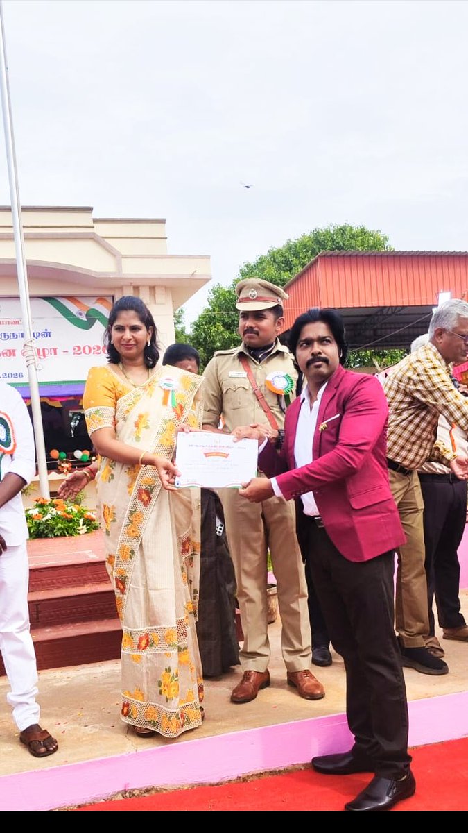 SkmastersIas's tweet photo. 80 ஆவது சுதந்திரதின விழாவை முன்னிட்டு பெரம்பலூர் மாவட்ட ஆட்சியர் திருமதி ஷரண்யா அரி IAS.,அவர்கள் பணியில் சிறப்பான செயல்பாட்டிற்கான நற்சான்றிதழ் வழங்கி கெளரவித்தார் https://t.co/A6O3cneXmm