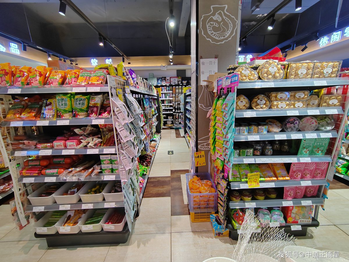 RLakib's tweet photo. Grab all your weekend needs at our corner store! Fresh snacks, ice-cold drinks, and quick essentials are fully stocked 24/7. Stop by today!， https://t.co/PWbQRK04p3