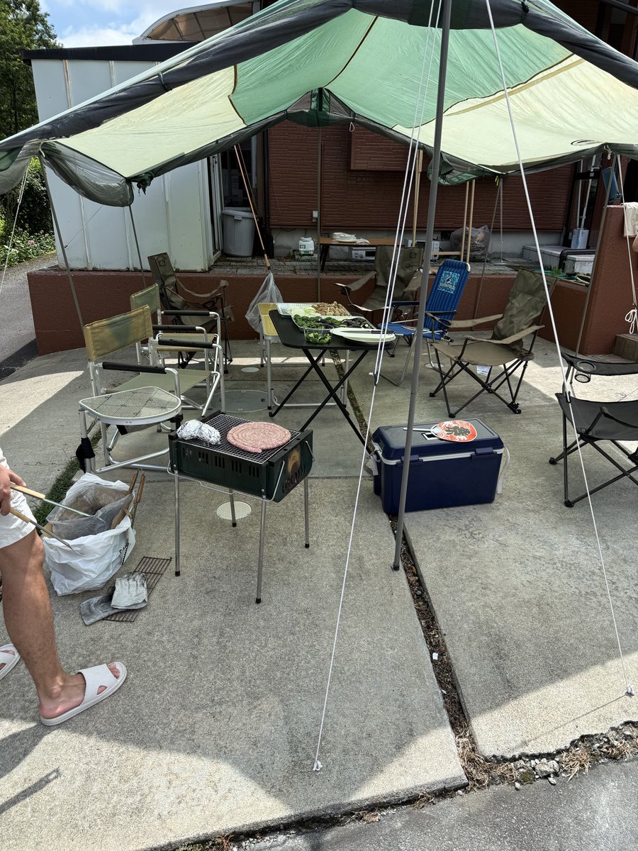 patuo_sougou's tweet photo. 13.14と実家の引越しからの打ち上げと新居でBBQ！調子に乗ってぎっくり腰やって無事死亡😇 https://t.co/47mgh0Hf2D