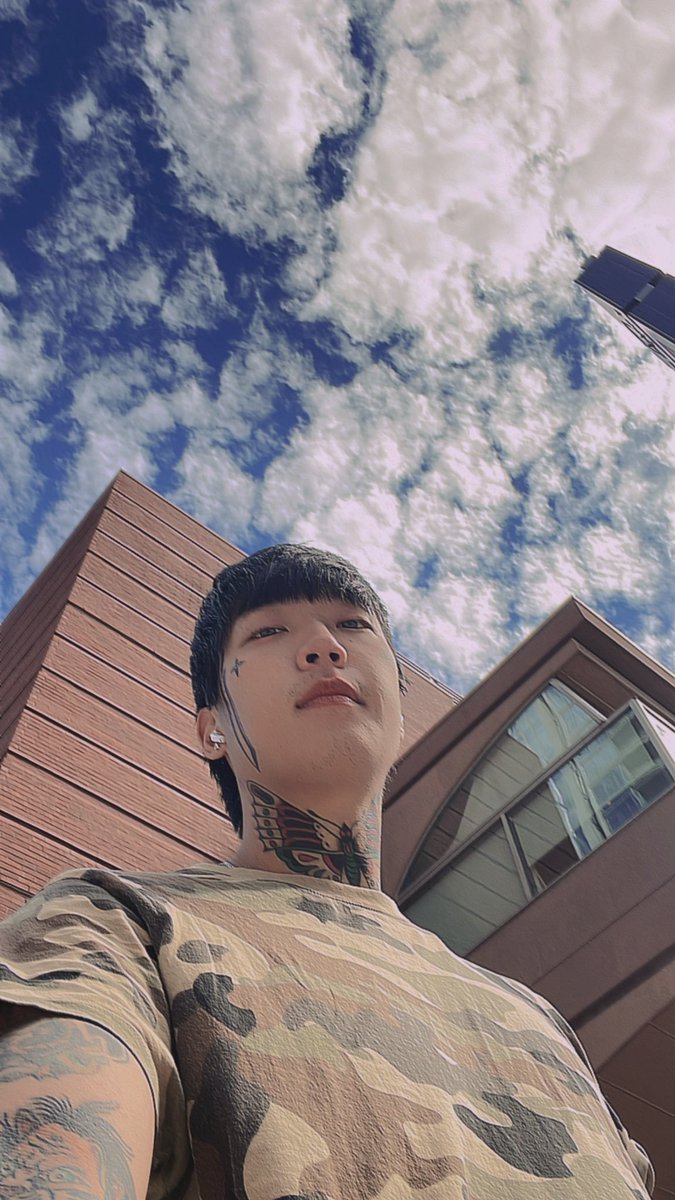 EGGrolldaddy1's tweet photo. I want to fly into the sky 
@Sushitattoo1 https://t.co/YqpkUgaOLW