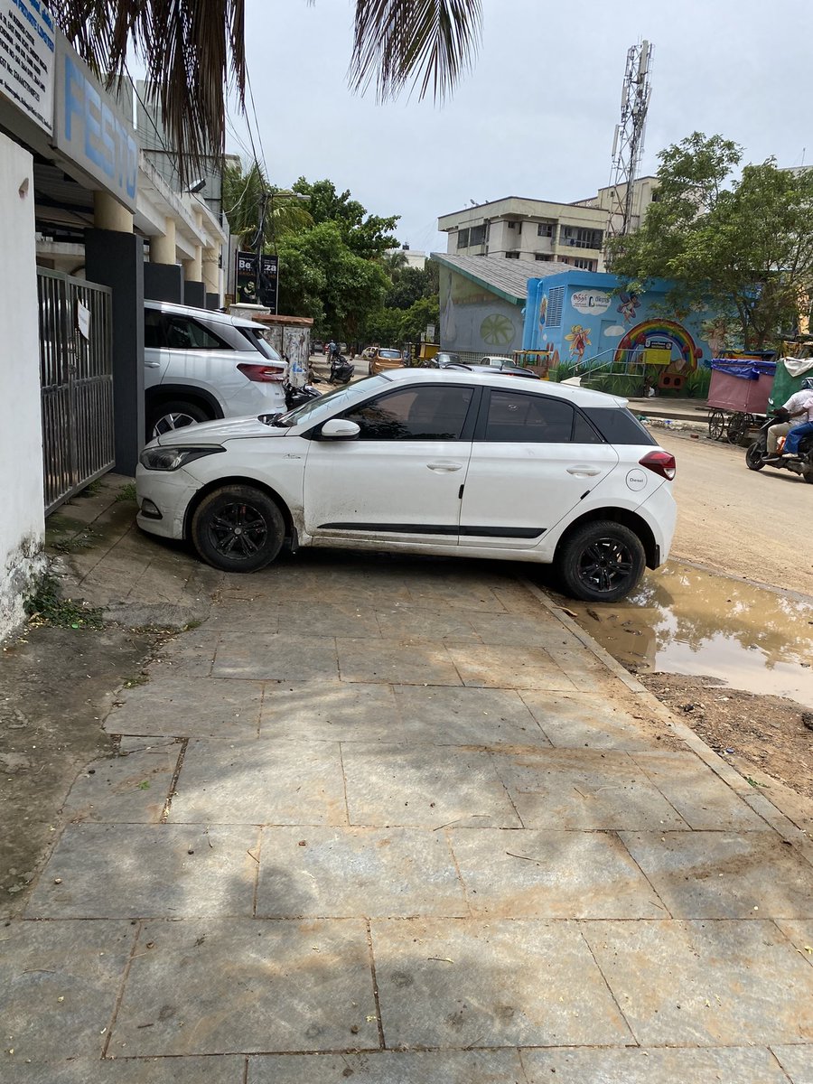 vchinnikrishnan's tweet photo. @ChennaiTraffic 

Parking Obstruction- Parked on footpath in violation of Supreme Court guidelines, forcing pedestrians to jump over / around rain water 

TN 03 S 0004

Aug 15 2026 11:34 AM

East Park Road (near Pulla Avenue Jn)

Shenoy Nagar Chennai 30

K3 Police Station Limits https://t.co/hOPGK9tYKO