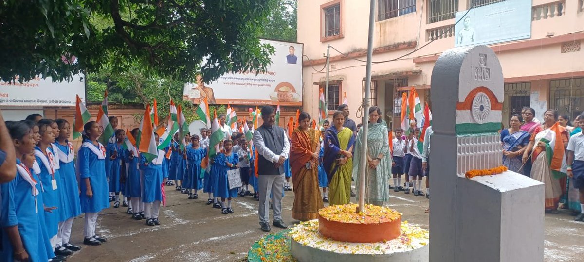 BDO_Balianta's tweet photo. 🇮🇳 Flag Hoisting Ceremony at Balianta Block

The 80th Independence Day was celebrated with pride and patriotism at Balianta Block with the hoisting of the National Flag. 🇮🇳

#IndependenceDay @DMKhordha #HarGharTiranga #BaliantaBlock https://t.co/zdwncfRAV2
