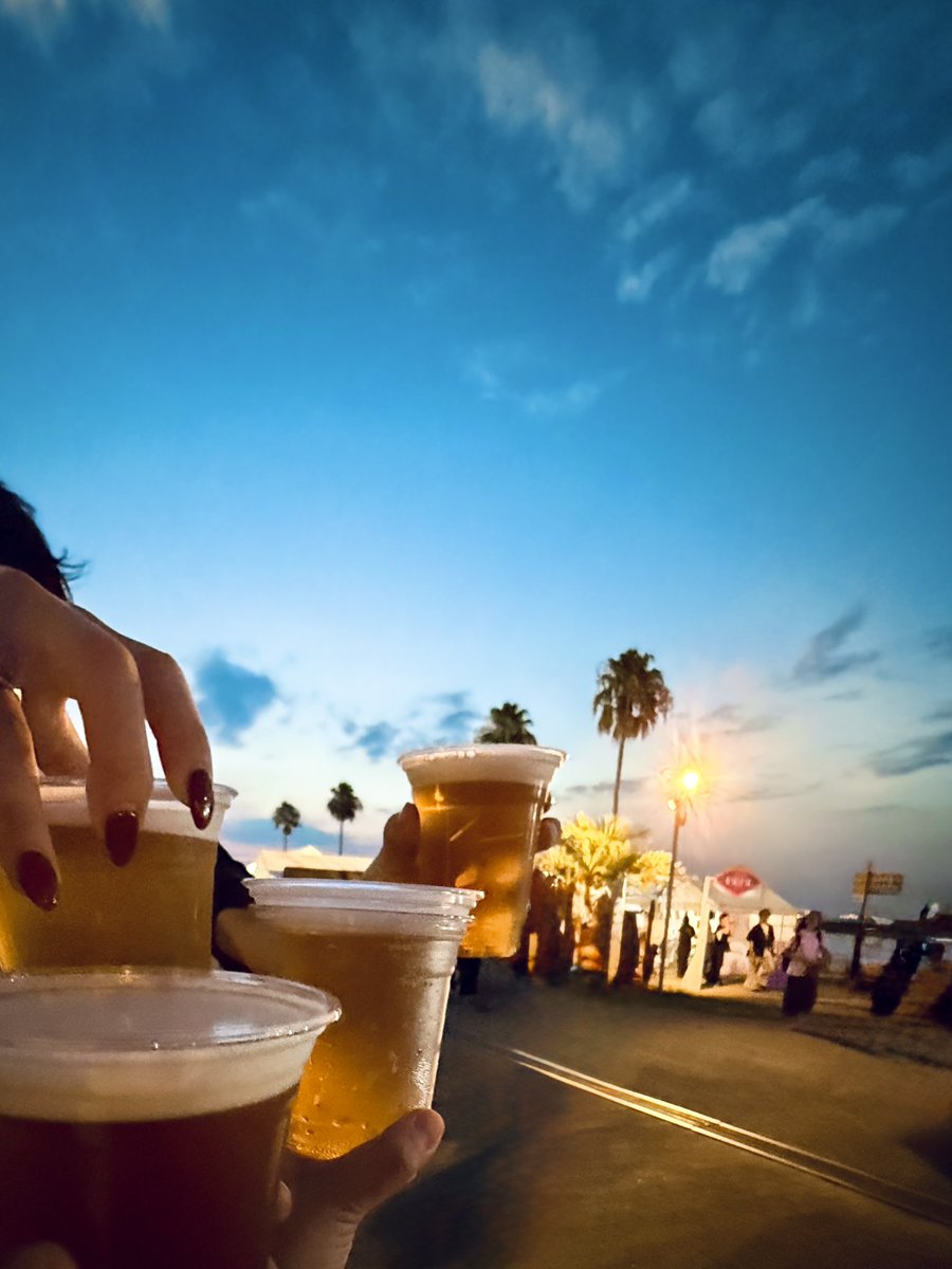 koeka_a's tweet photo. 🏝️夏の想い出🏝️

まぁまぁ長いこと関西に住んでて
初めて行った泉南

思った以上に遠くてびっくりしたけど、
風があって涼しく、楽しかった〜🍻 https://t.co/SIbCvg02lU