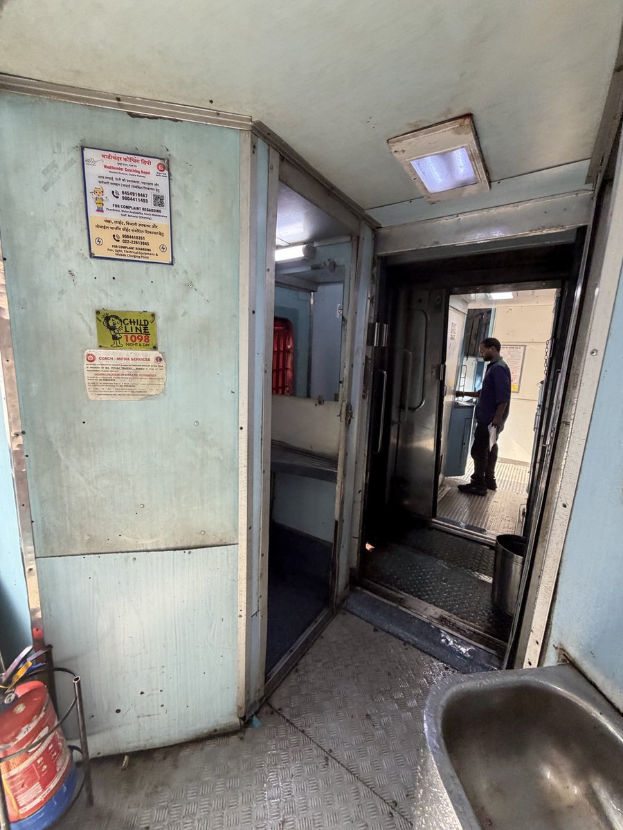 HrxLeo17's tweet photo. I think we should just privatise the trains running because it just makes more sense when you look at what could run on Indian railway tracks. While travelling through Vande Bharat today, it’s clear that how’s much of development can be done if the adanis and ambanis could https://t.co/1WChnMrsXj