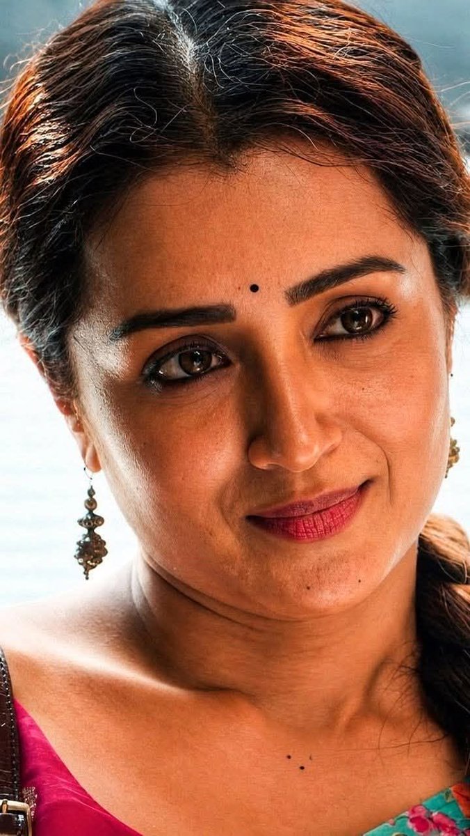 TrendCulture_X's tweet photo. Trisha Krishnan Same role same look

In Thug Life                                In Real Life https://t.co/U1gnW8Ypvb