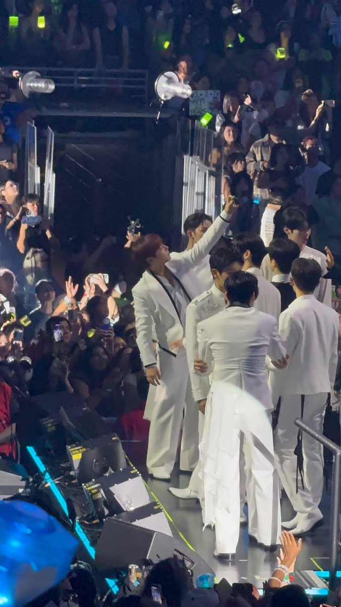 gugu529's tweet photo. 지훈이님이 영원히 백성들을 굽어살피시고.. https://t.co/CdbOx1W69y