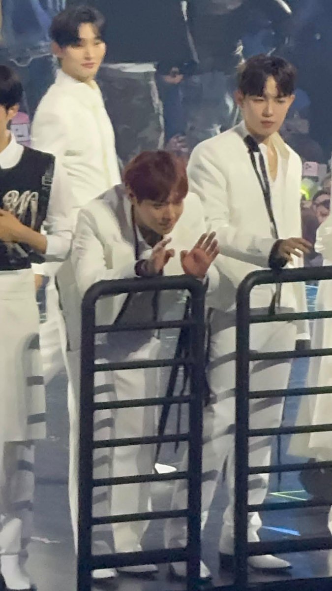 gugu529's tweet photo. 지훈이님이 영원히 백성들을 굽어살피시고.. https://t.co/CdbOx1W69y